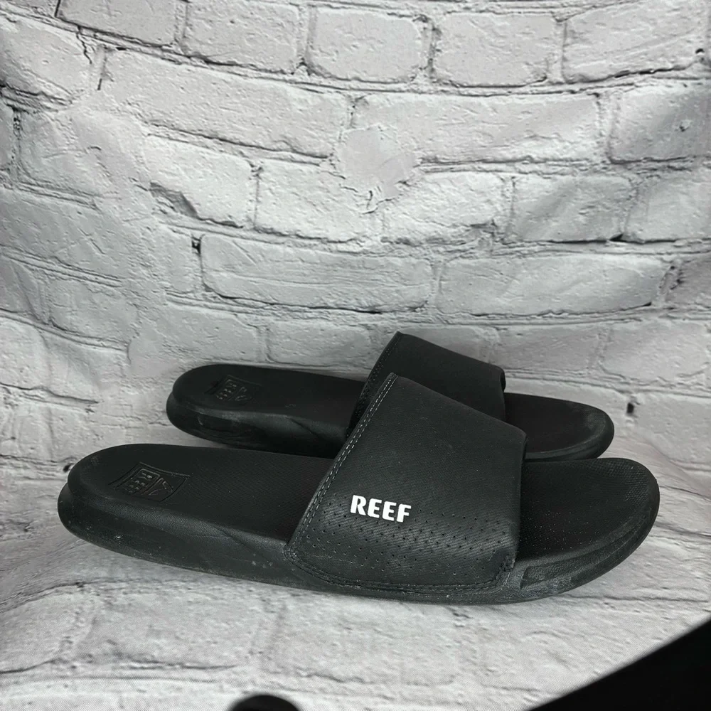 Reef Men’s Black Slide Summer Poolside Vacation Sandals White Logo Size 11 AS IS